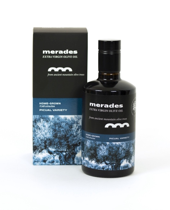 Botella de aceite de oliva virgen extra Merades, variedad Picual, junto a su estuche
