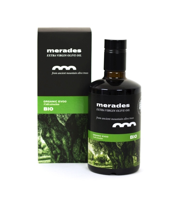 Botella de aceite de oliva virgen extra ecológico Merades Bio junto a su estuche